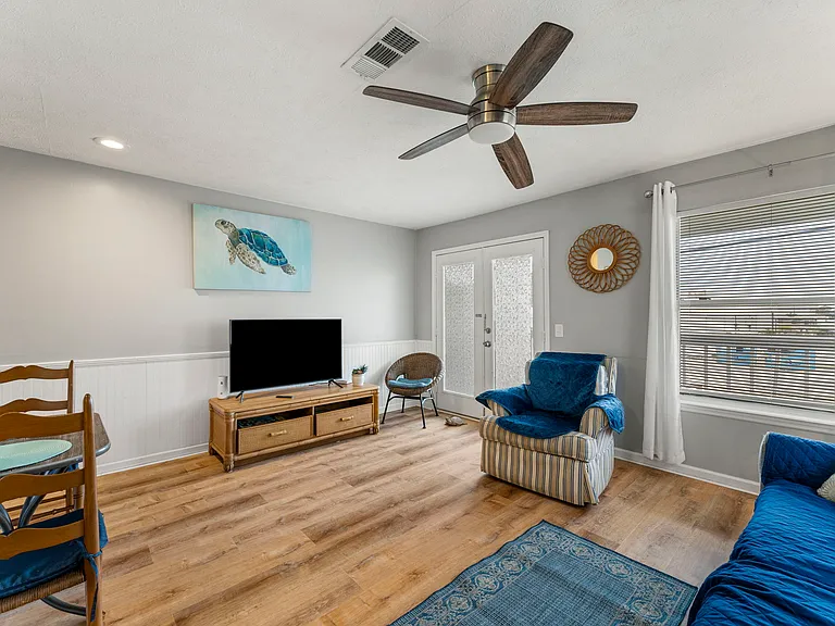 4027 Dolphin Dr #4023 — Photo 12