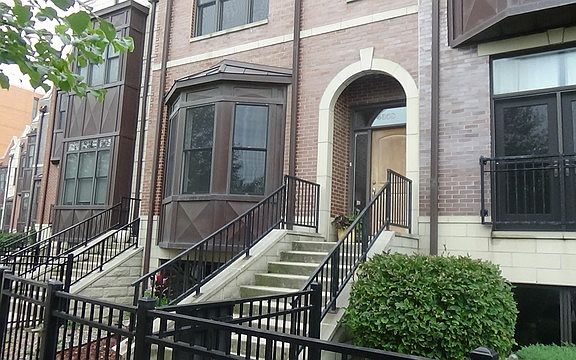 2nd image of 4058 S Oakenwald Ave