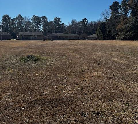 5th image of W Huggins St