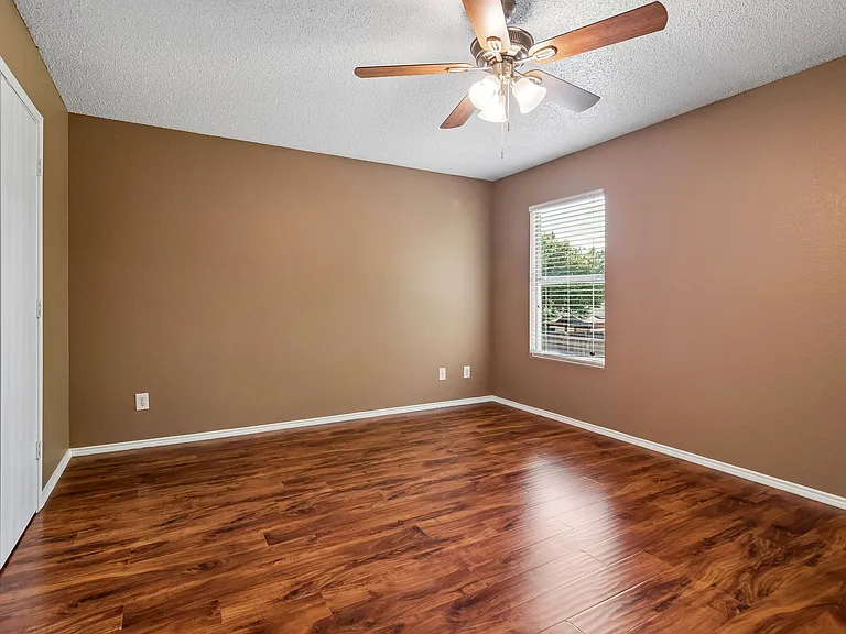 2232 Chestnut Dr — Photo 11