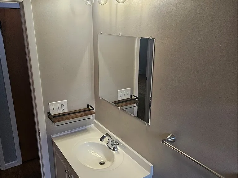 80 David Ave — Photo 11