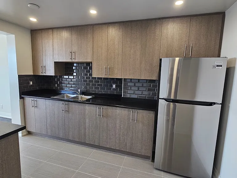 35 Esterbrooke Ave — Photo 12
