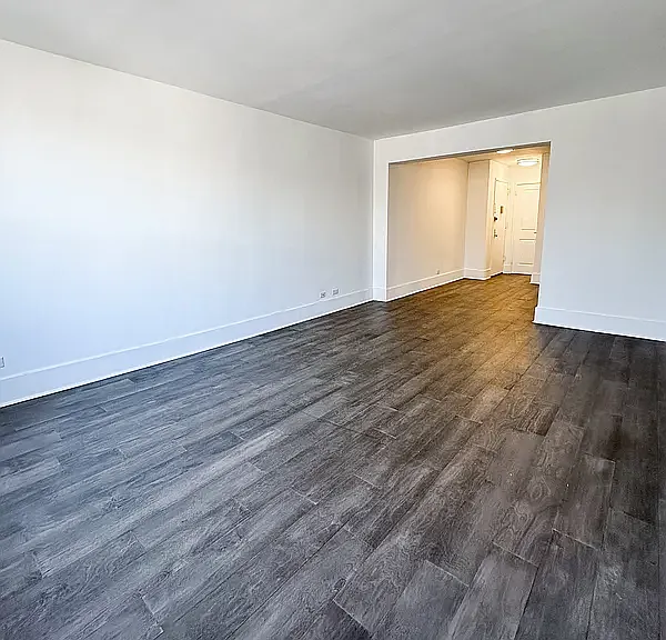 2420 Morris Ave #6A — Photo 4