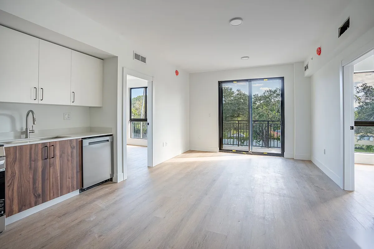 Building Photo - 2479 NE 192nd St #300