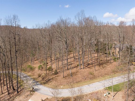 2nd image of 72 Chatsworth Ct