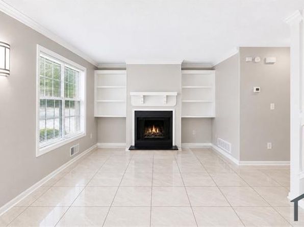 3065 Destin Cir
