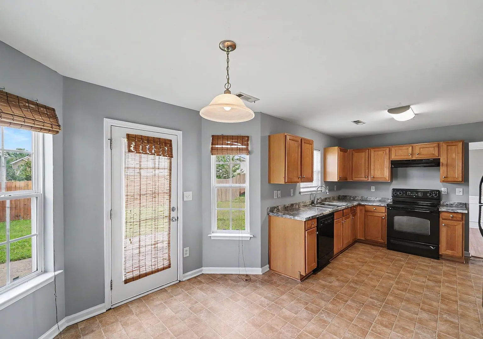 Spacious 4BR Home with Fenced Yard in University City! — Photo 3