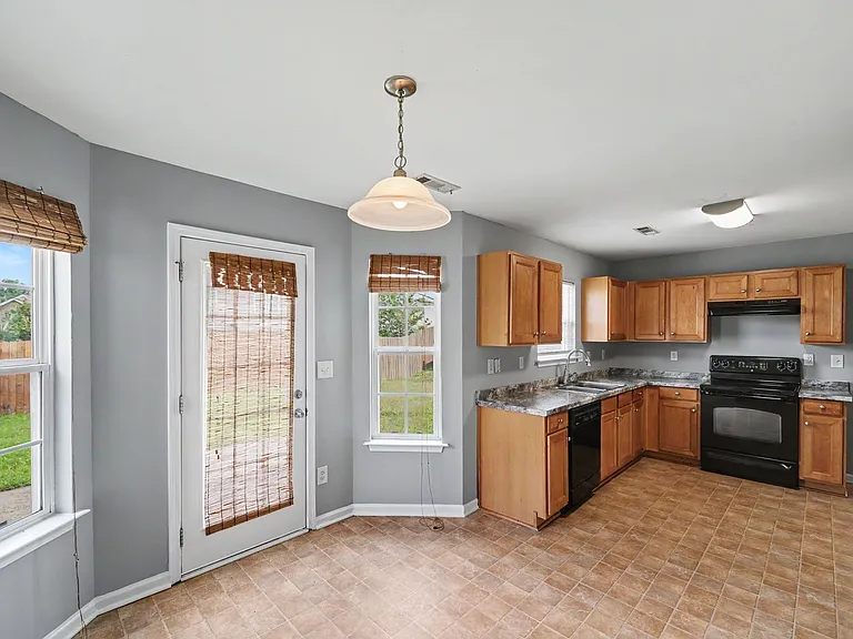 10521 Barvas St — Photo 3