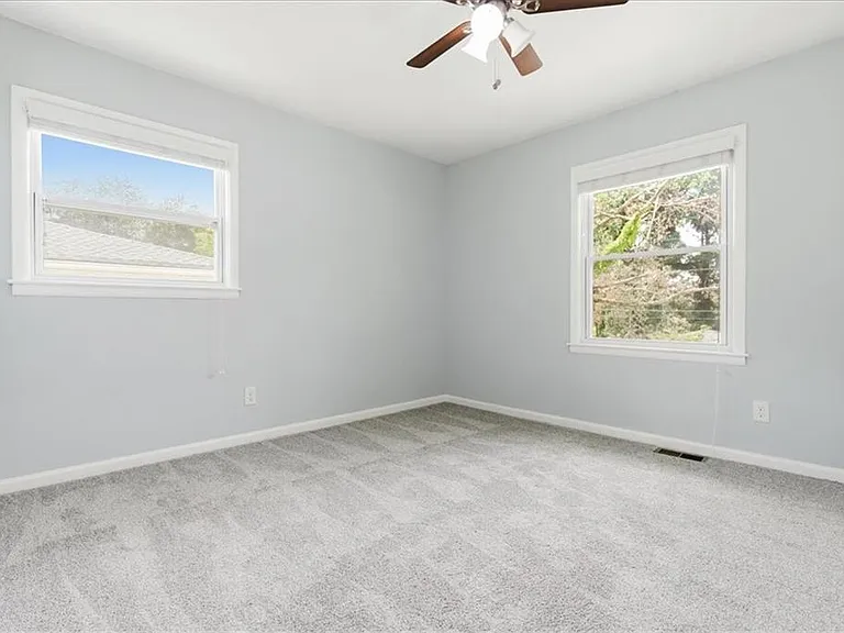 2705 Lincoln Ct NW — Photo 4