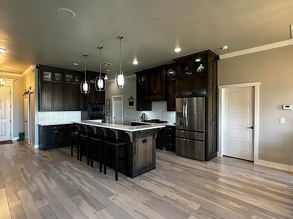 4th image of 923 Stonebridge Village Dr
