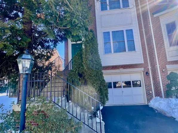 801 Col Edmonds Ct, Warrenton, VA 20186