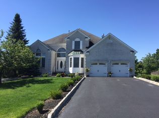 151 Spotted Oak Dr, Freehold, NJ 07728