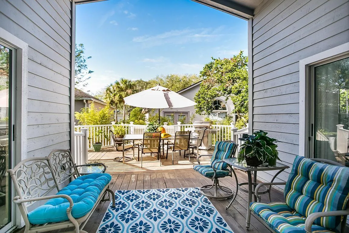 3 bed, 2.5 bath, 2300 sqft, $5,000 — Photo 3