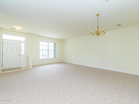5th image of 22 Greylawn Dr