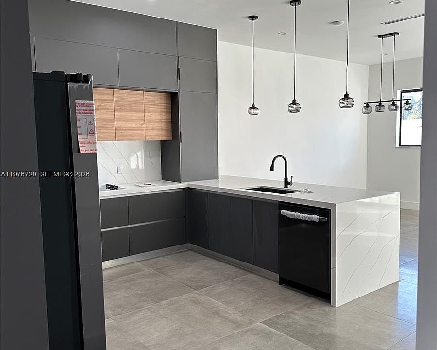 1st image of 4655 SW 32nd Ave