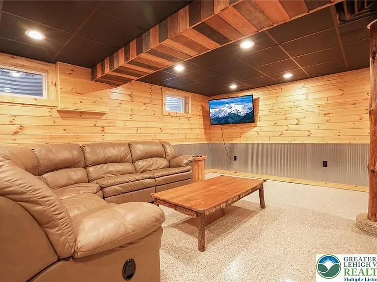 371 Green Tree Dr — Photo 36