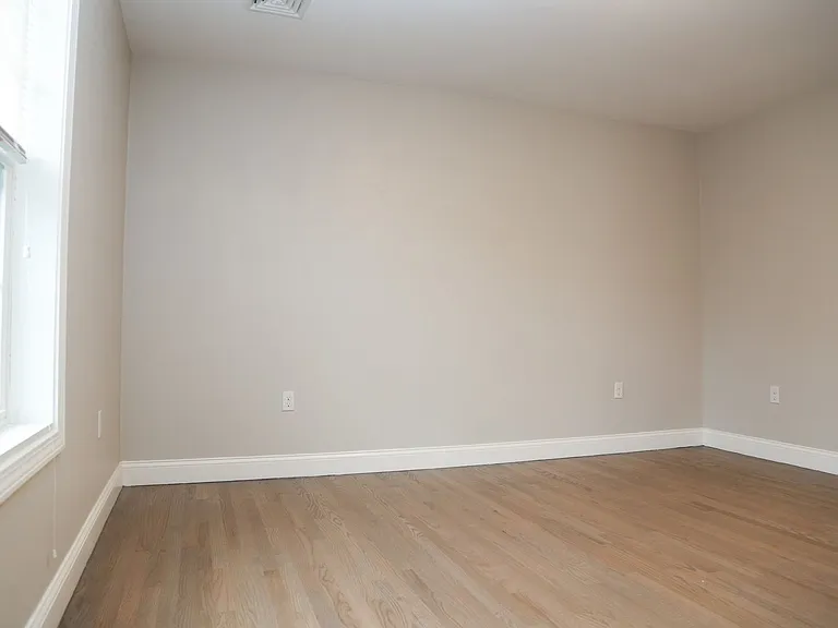 517 Admiral St — Photo 33