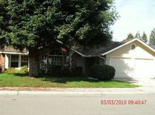 7643 N 8th St, Fresno, CA 93720