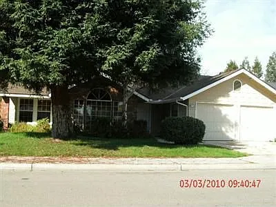7643 N 8th St photo 1