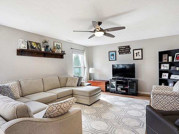 4th image of 12635 Braddock Ln