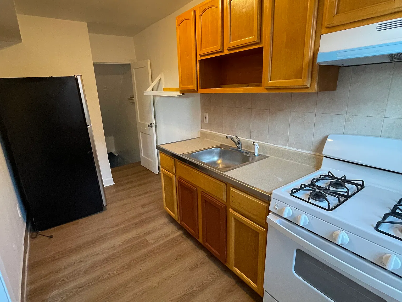 3 bed, 1040 sqft, $1,550 — Photo 2