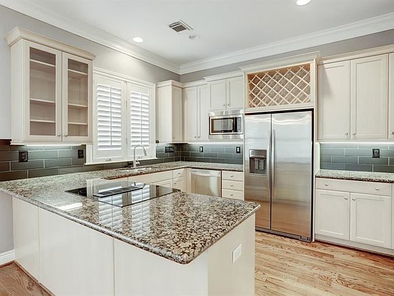 4th image of 138 Oak Place Dr