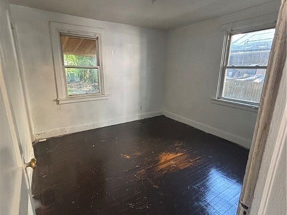4th image of 1826 Keswick Ave