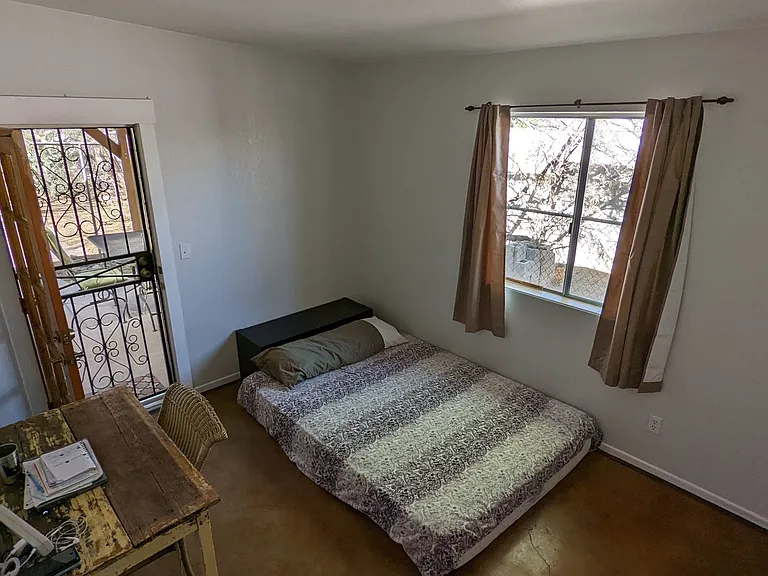 1344 W Delaware St — Photo 29