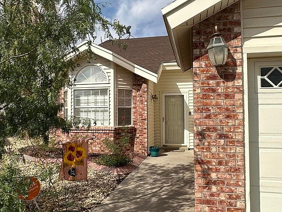 3rd image of 1701 Dorothy Way