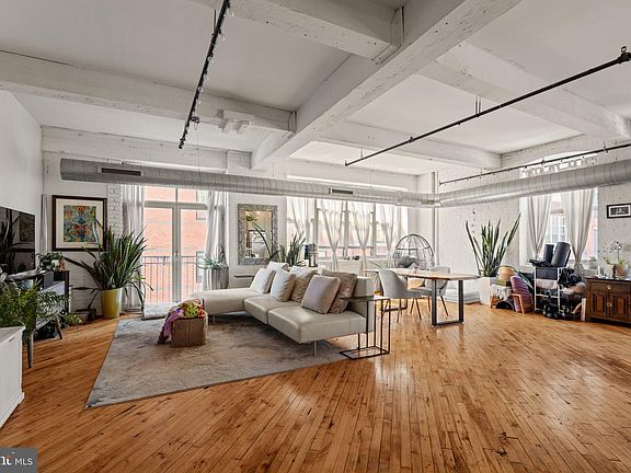 2nd image of 1210 Buttonwood St #301