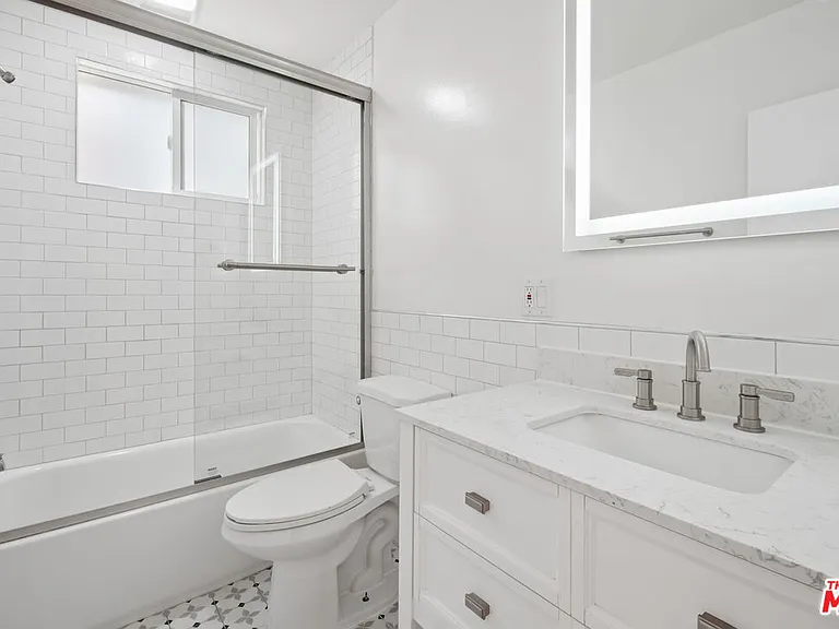 1215 N Hayworth Ave #206 — Photo 14