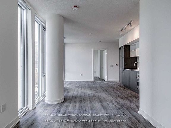 5th image of 138 Downes St #807