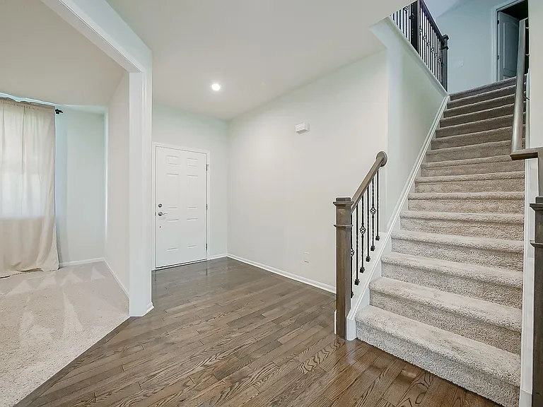 1582 Beachwood Dr — Photo 7