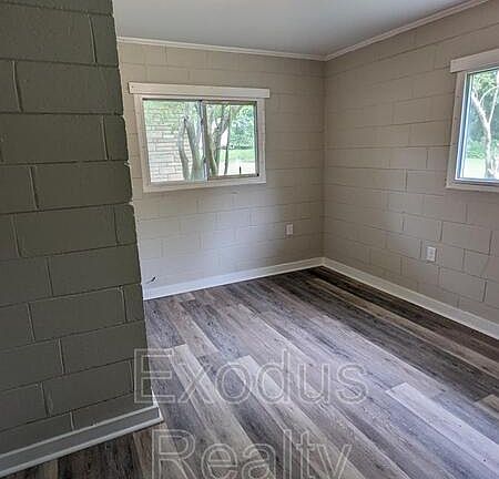 3rd image of 502 Maple Ave