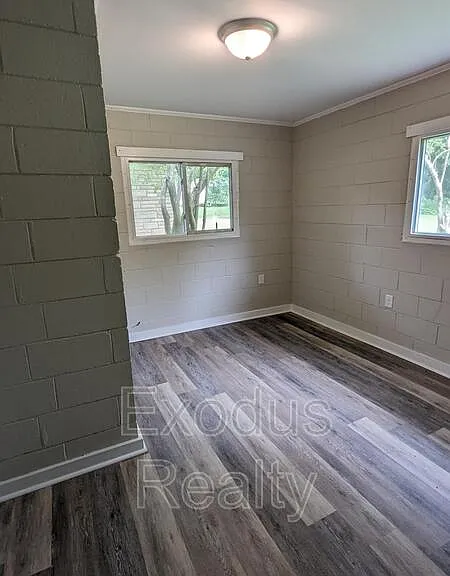 502 Maple Ave — Photo 3