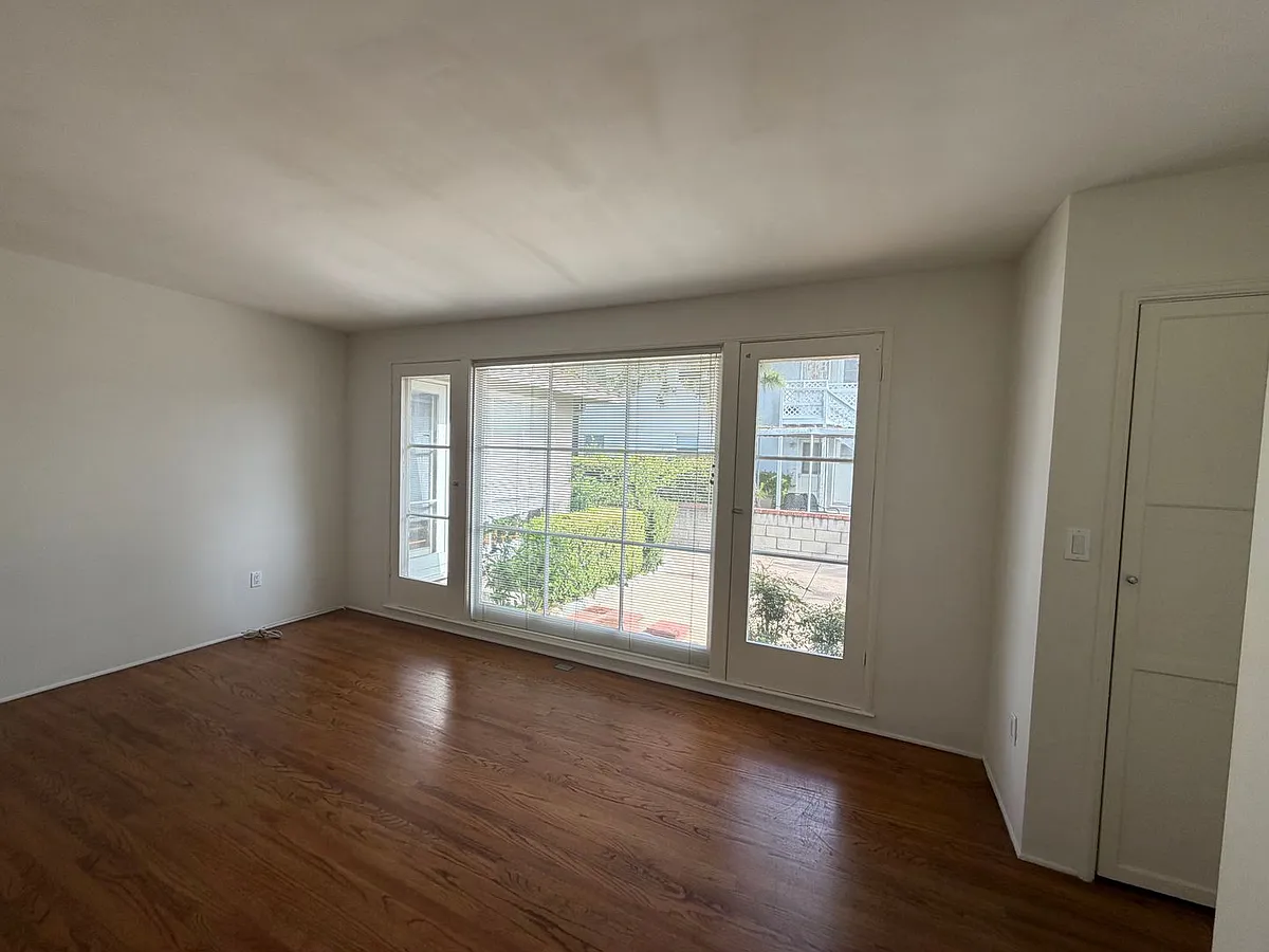 Building Photo - 788 S Marengo Ave