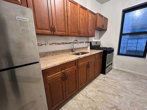 5th image of 2265 Grand Ave APT 1B