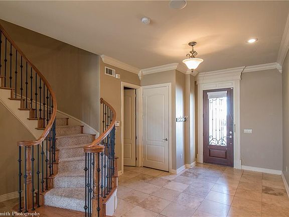 2nd image of 2511 Everest Ave