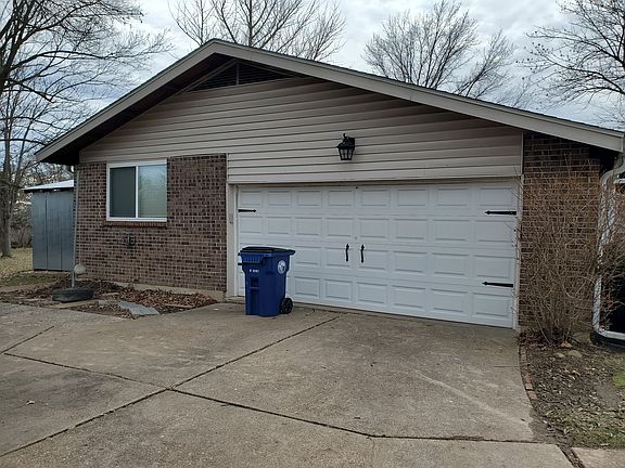 2 car oversided attahced garage