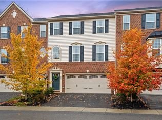 226 Noble Woods Dr, Coraopolis, PA 15108