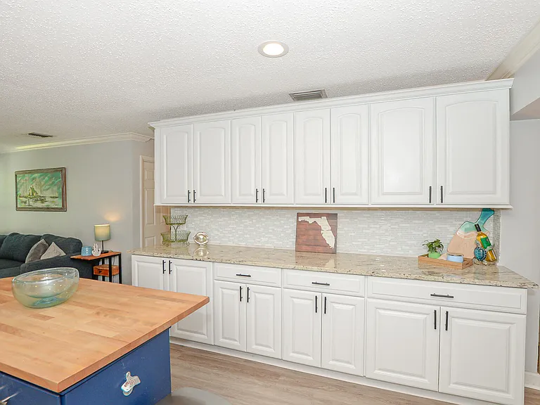 110 SW Hideaway Pl — Photo 10
