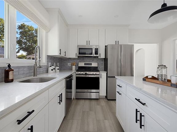 3rd image of 42 Victoria Ave