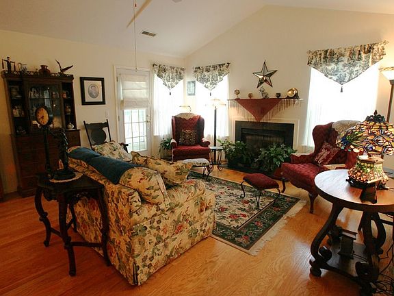 5th image of 2512 Cross Creek Dr APT A