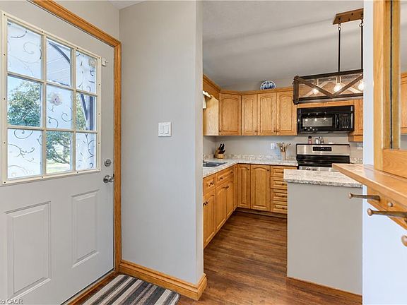 4th image of 73 Belton Dr