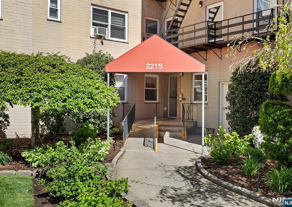 1st image of 2215 N Central Rd APT 4A