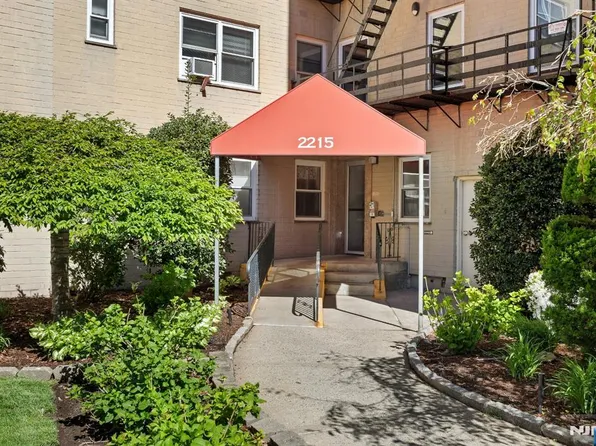 2215 N Central Rd APT 4A, Fort Lee, NJ 07024