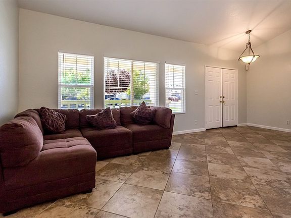 3rd image of 42325 Portland Ln