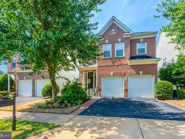 16216 Radburn St, Woodbridge, VA 22191