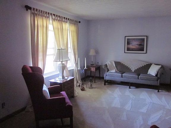 3rd image of 6612 Thunderhill Ln