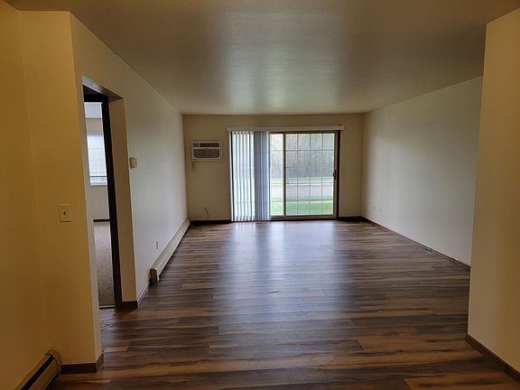 3rd image of 491 Stratford Way APT 1